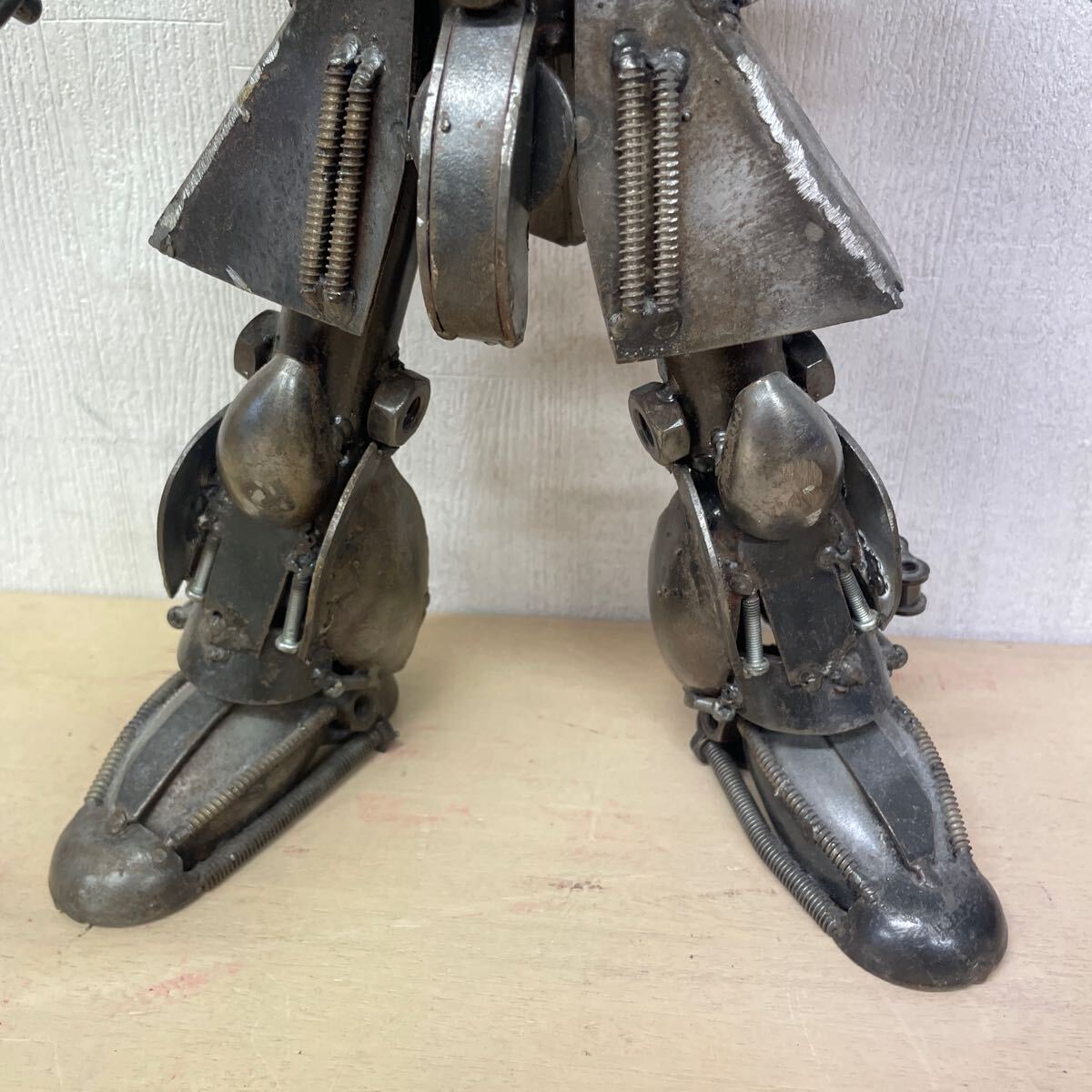 メタルアート 廃材アート 機動戦士ガンダムの様なロボット 高さ37cmの画像5