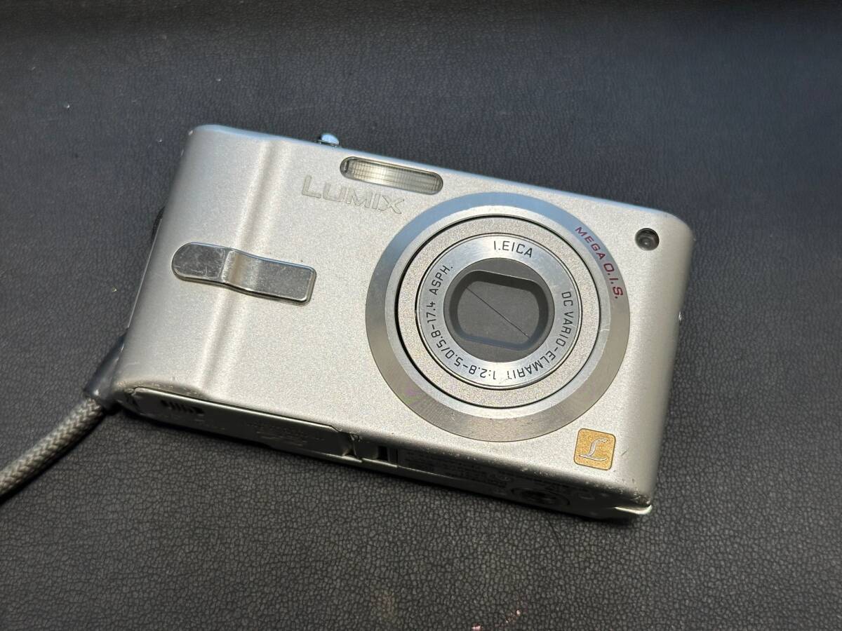 ※57387 動作未確認 Panasonic LUMIX DMC-FS１ SILVER デジカメ コンパクトカメラの画像1