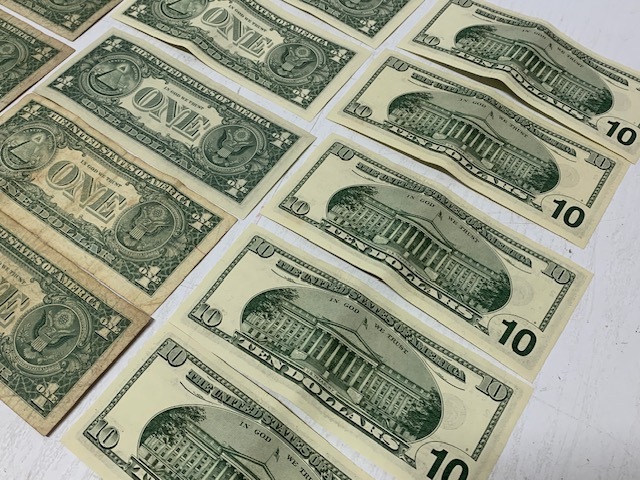 *57422 other America dollar dollar . total 57 dollar bill . summarize foreign note old . private person storage goods USED