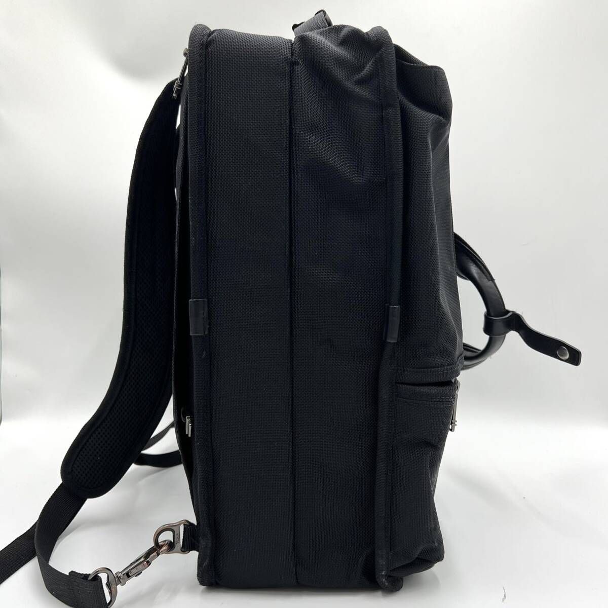 1円【美品】TUMI トゥミ リュック バックパック ビジネスバッグ ブリーフケース Generation4.2 ジェネレーション 2way 3way ロゴ ブラック_画像4