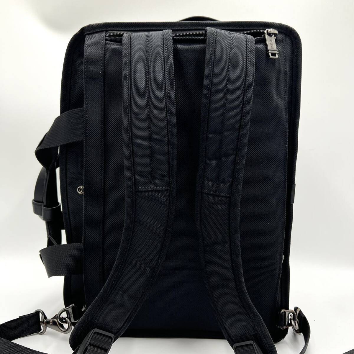 1円【美品】TUMI トゥミ リュック バックパック ビジネスバッグ ブリーフケース Generation4.2 ジェネレーション 2way 3way ロゴ ブラック_画像2