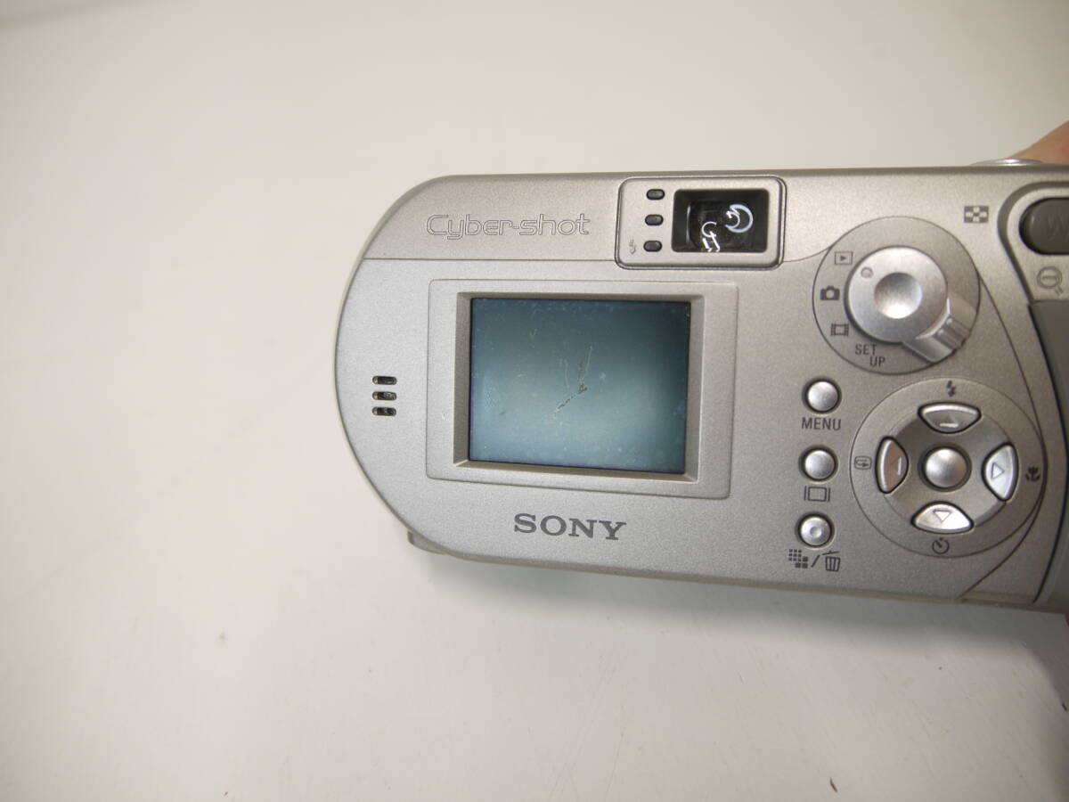 572 SONY Cyber-Shot DSC-P92 SOMY LENS OPTICAL 3x f=8-24mm 1:2.8-5.6 ソニー サイバーショット 単三電池仕様 デジカメ コンデジ _画像7