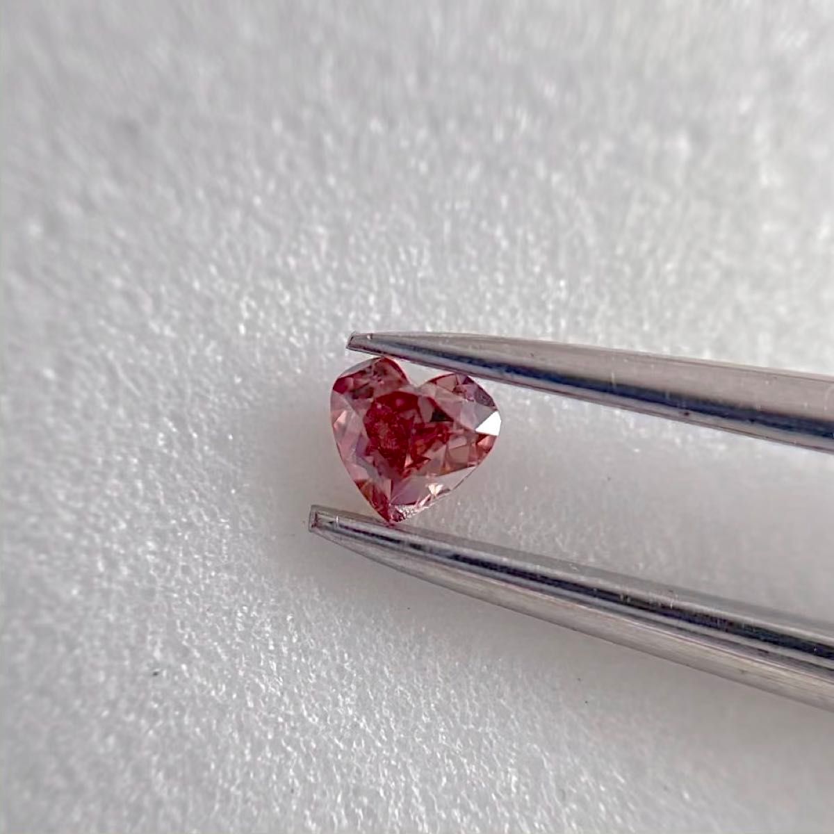 0.110ct SI-1 天然ピンクダイヤFANCY DEEP PINK