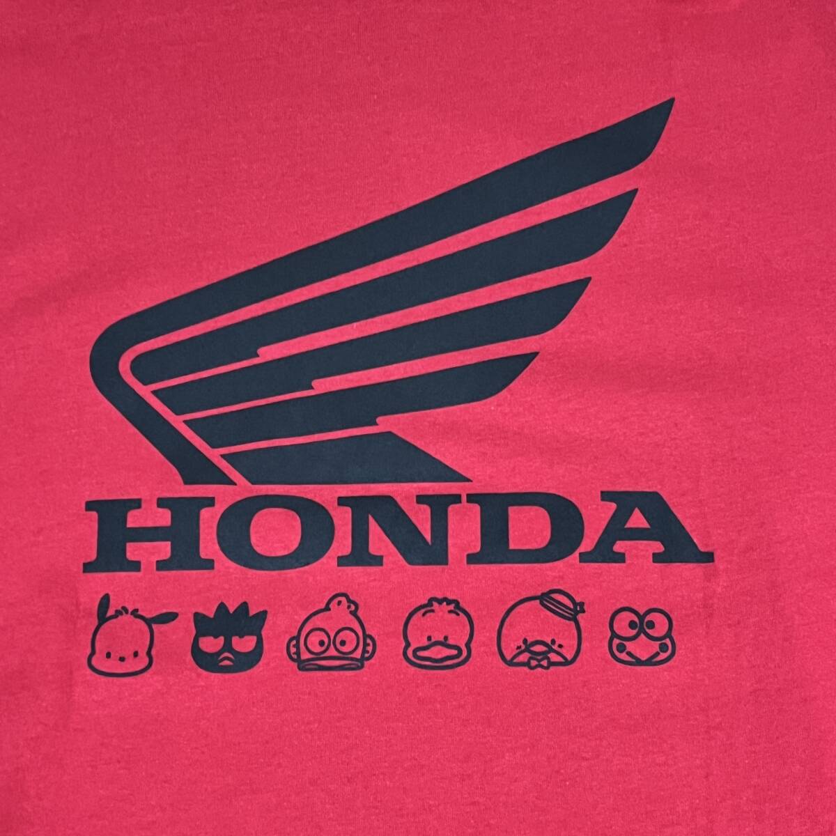 ★ HONDA(ホンダ) × Sanrio(サンリオ) コラボ ★ 半袖Tシャツ Lサイズ 赤色 スーパーカブ 日本限定販売 本田技研 (タグ付き新品未使用)_画像6