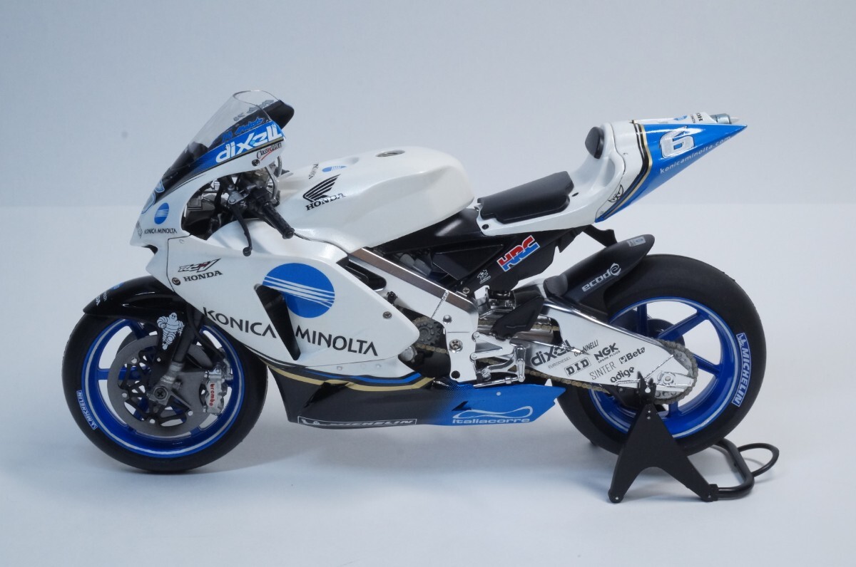 タミヤ 1/12 KONICA MINOLTA Honda コニカミノルタ ホンダ RC211V'06 玉田誠 オプションパーツ付き 完成品の画像9