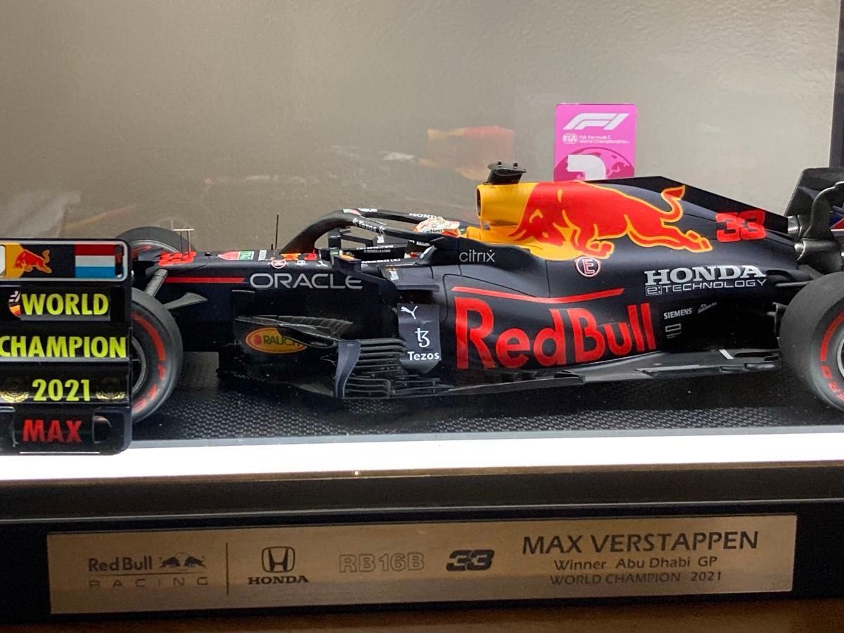 スパーク 1/18 レッドブル・レーシング RB16B アブダビGP World champion 特注ケース フェルスタッペン