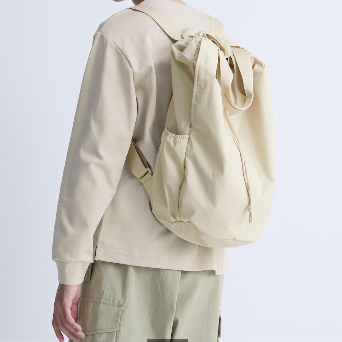 【新品】UNIQLO ユニクロ ドローストリングバックパック 27L ブラック 黒　リュック　サック　バッグ