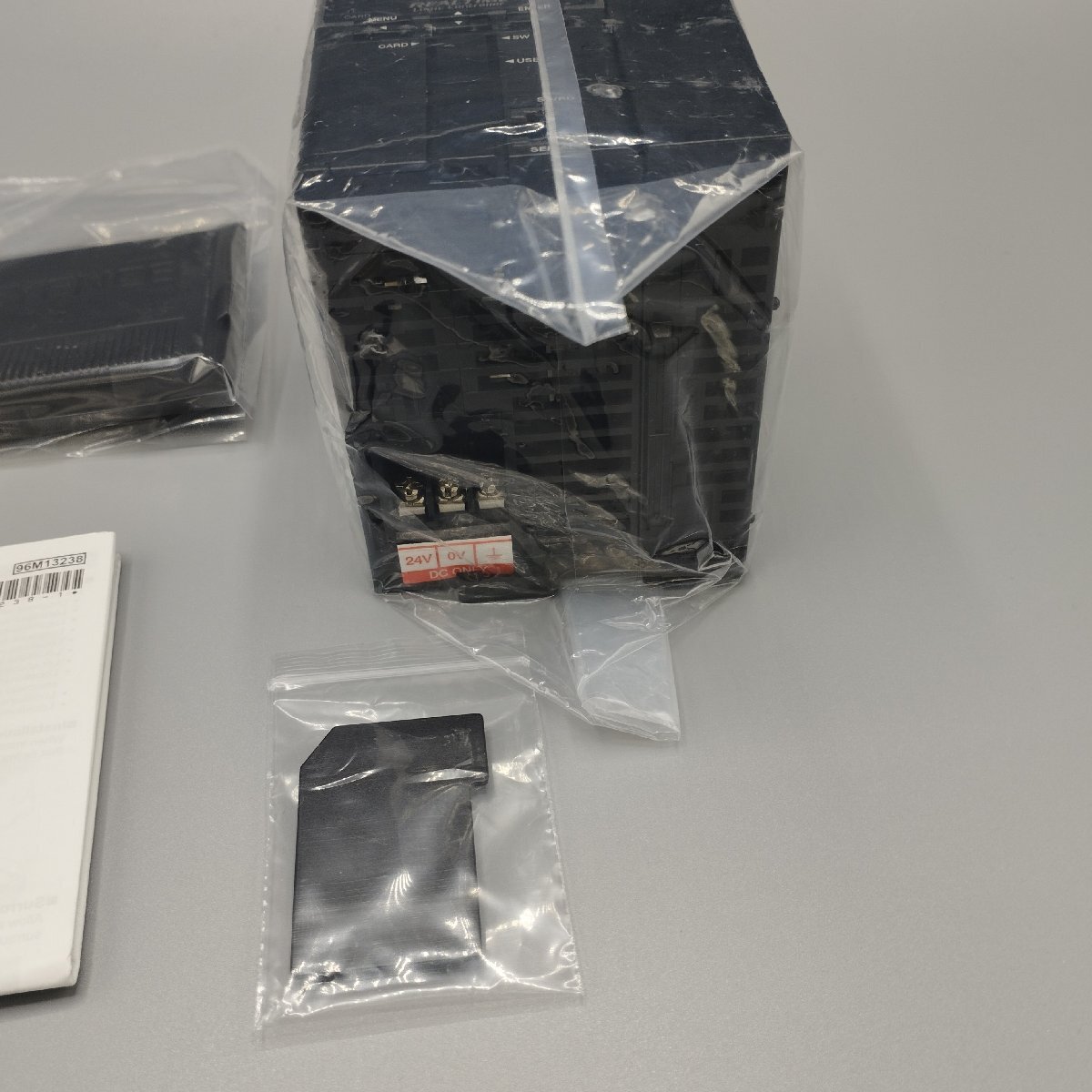 キーエンス KV-7300 中古 シリアル内蔵 CPU ユニット KEYENCE キーエンス KV-7300 中古 シリアル内蔵 CPU ユニット KEYENCE