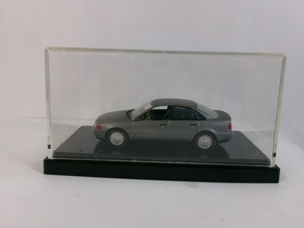 ◆貴重 ミニチャンプス 1/43 アウディ　Audi　A4_画像1