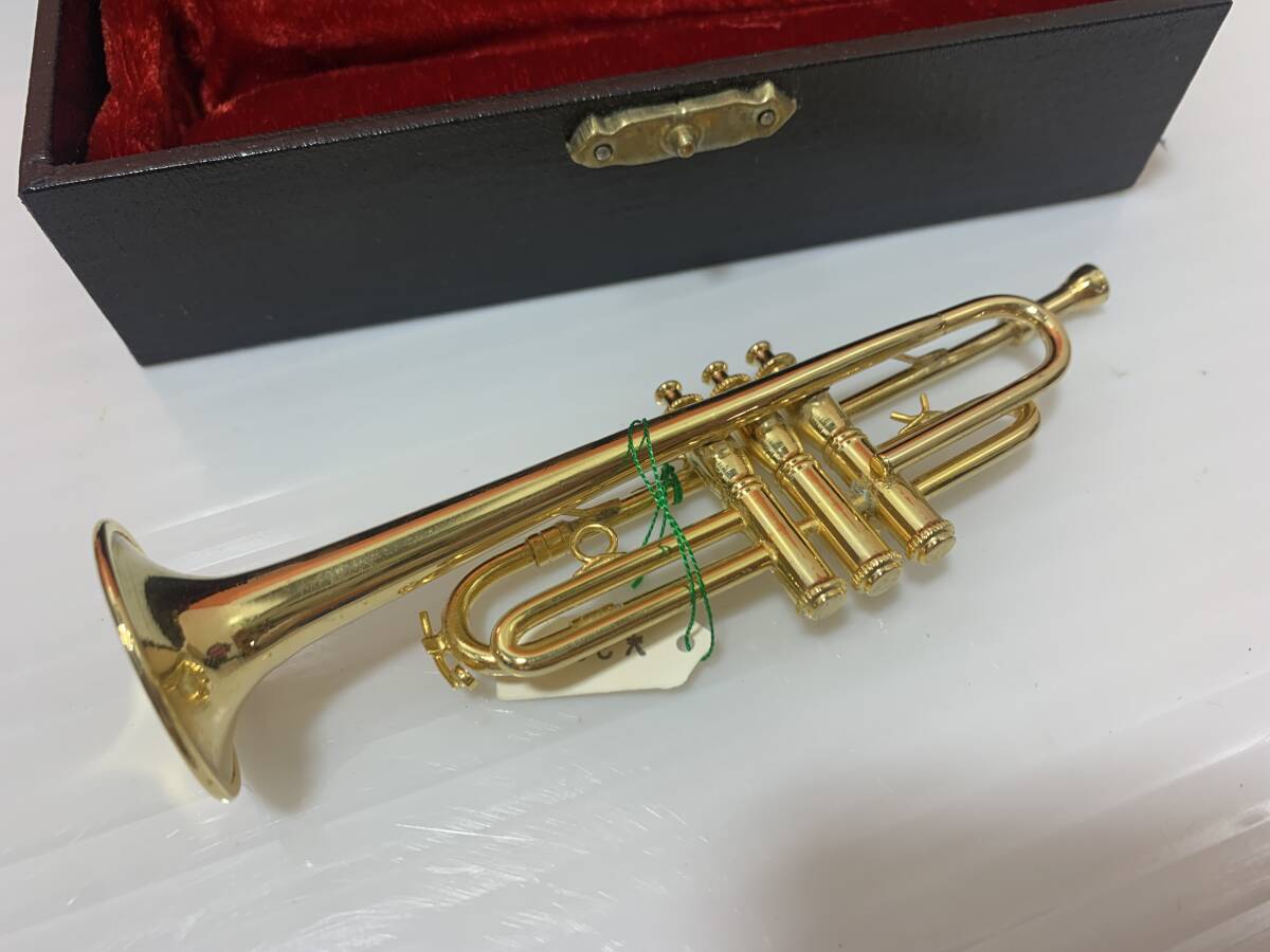 17/72* miniature musical instruments summarize violin trumpet sax Alto? tenor? 4 point set in the case photograph addition have *C1