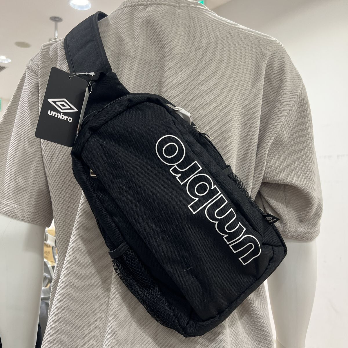 ★アンブロ UMBRO 新品 ボディバッグ BAG ショルダーバッグ 黒[70215-002] 六★QWER★_画像1