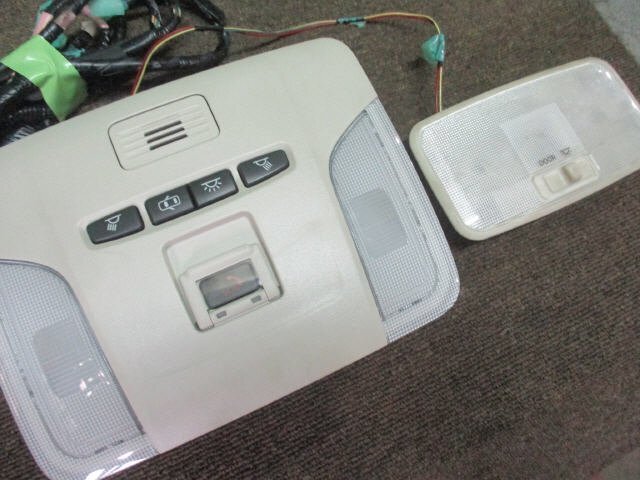 4kurudepa R1年 カローラツーリング 6AA-ZWE214W ルームランプ_画像2