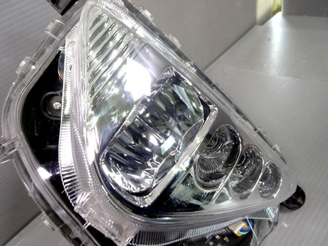 プリウス DAA-ZVW51 左 フォグ ランプ ライト 81220-47030 ＬＥＤ KOITO 前期 A 23595km 美品 ZVW50 1kurudepa_画像2