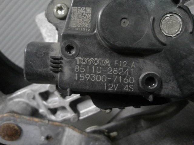 5kurudepa H27年 エスクァイア DBA-ZRR80G フロント ワイパー モーター ZRR85 ZWR80 ノア ヴォクシー テスト済 33015_画像2