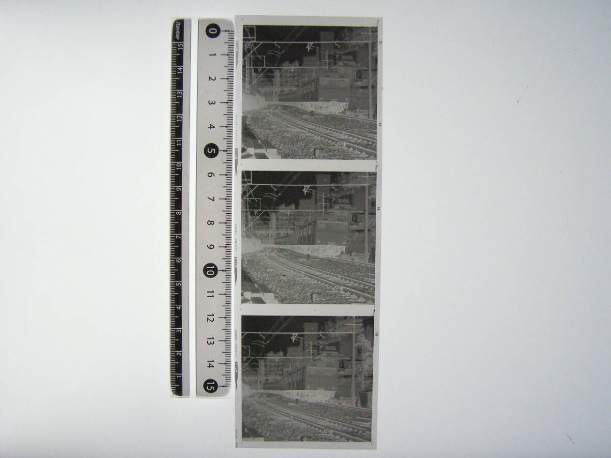 (B23)988 写真 古写真 鉄道 鉄道写真 山手線 池袋行 昭和51年 フィルム ネガ 6×6㎝ まとめて 3コマ の画像1