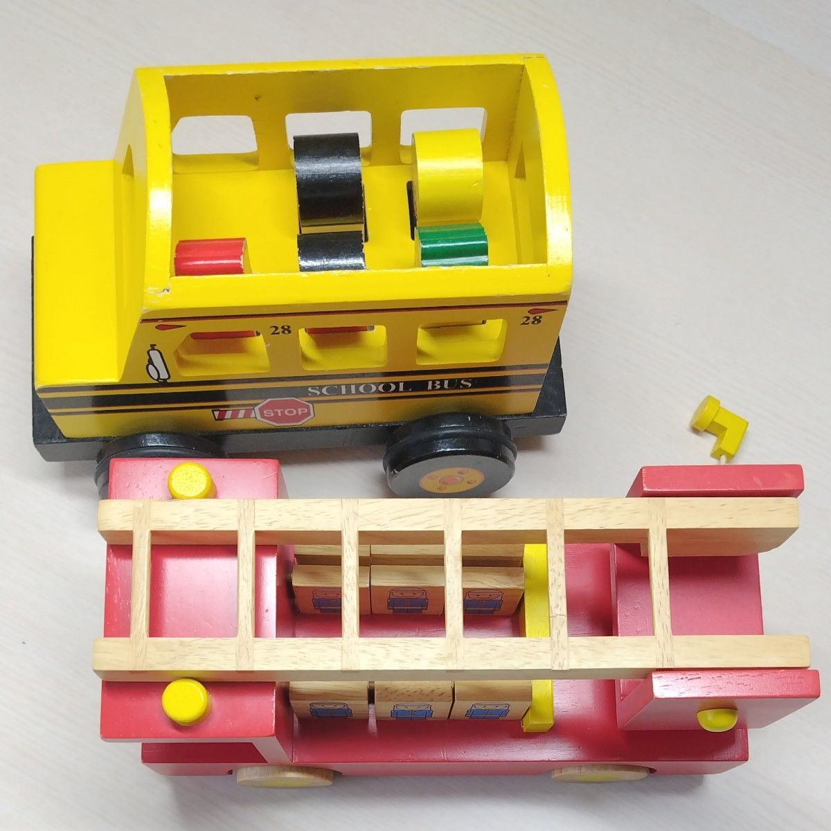 エドインター　森の消防車　pop go school bus 木製　スクールバス　知育玩具　レトロ