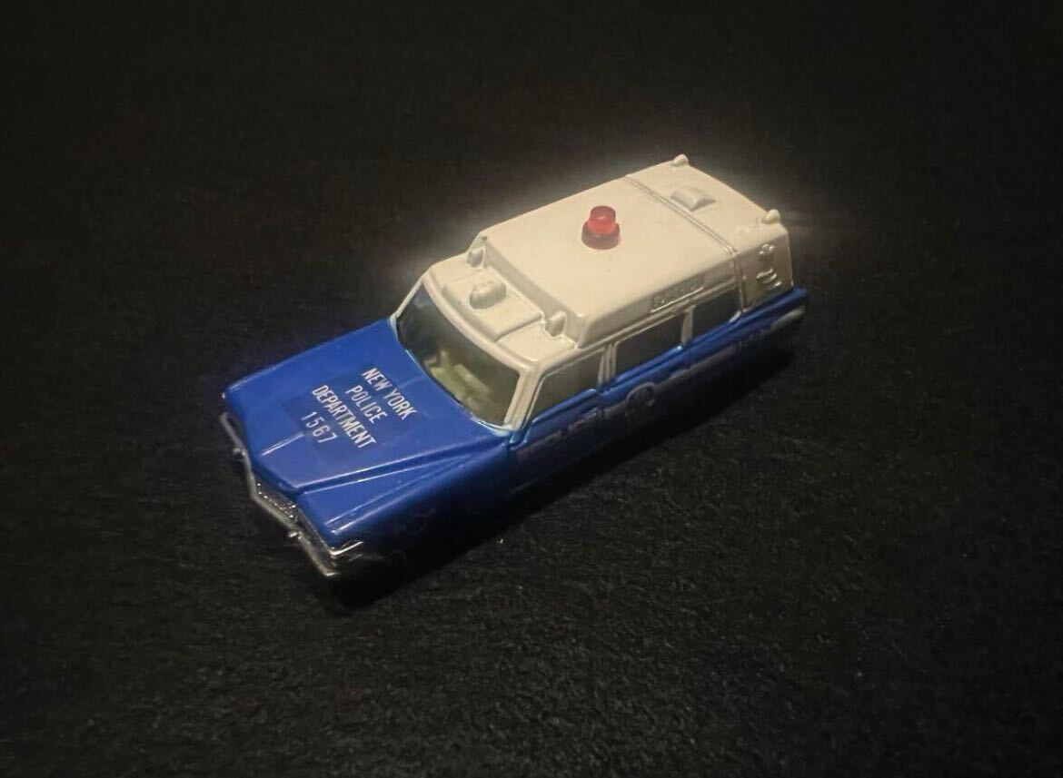 キャデラック救急車POLICE トミカ 外国車シリーズ F60カーフェア特別限定の画像1