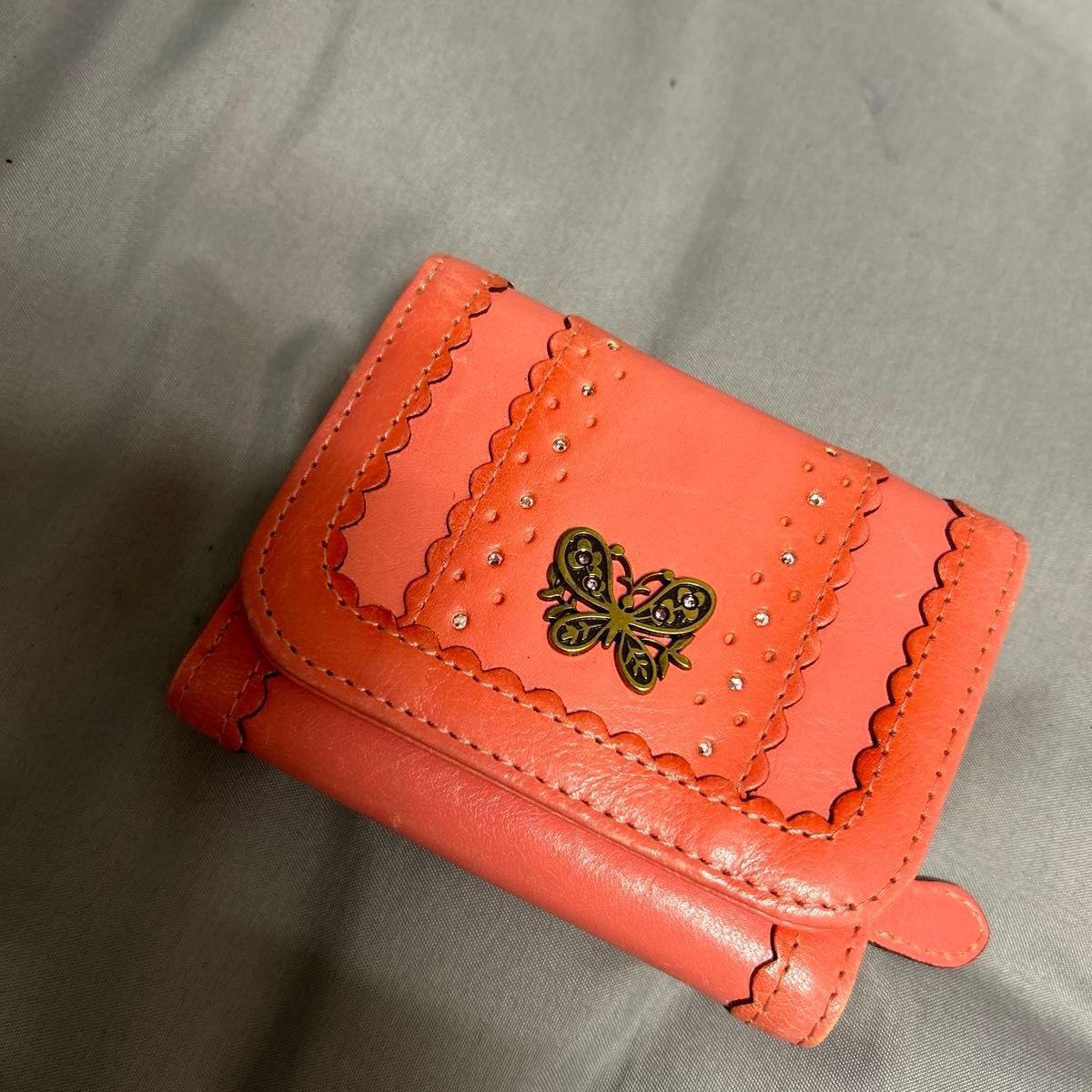 使用2回　ANNA SUIアナスイ　三つ折りミニ財布　ピンクスワロフスキー　バタフライ　コーラルピンク 財布 ウォレット