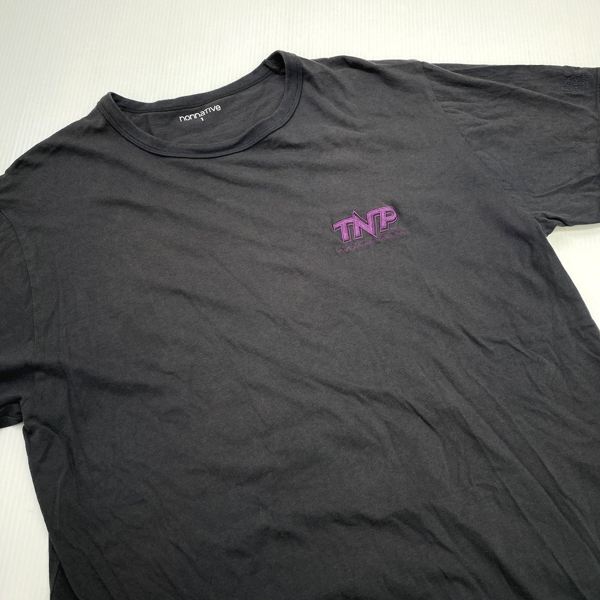 nonnative Nonnative TNP TV TEE short sleeves T-shirt 1 charcoal gray Logo embroidery one Point 