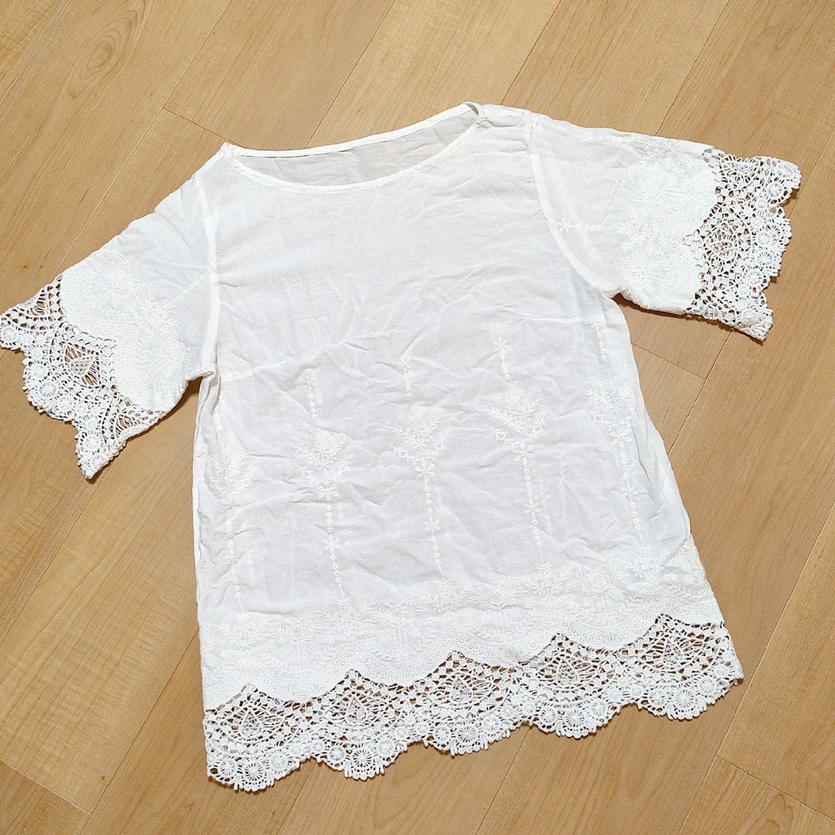 スローブイエナ ケミカルレーススカラップブラウス 5分袖 ホワイト 白 インド綿 刺繍