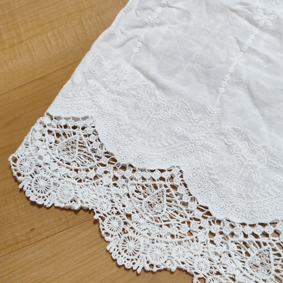 スローブイエナ ケミカルレーススカラップブラウス 5分袖 ホワイト 白 インド綿 刺繍