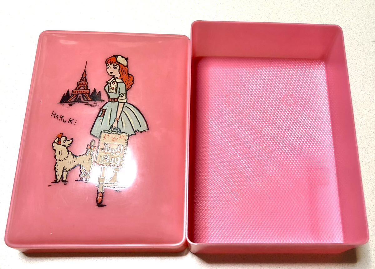 レア 昭和レトロ 裁縫箱 HARuKi フランス パリ 犬 女性 の絵付 ピンク 昭和裁縫箱 懐かしの 当時もの お宝 コレクター 空き箱 匿名配送