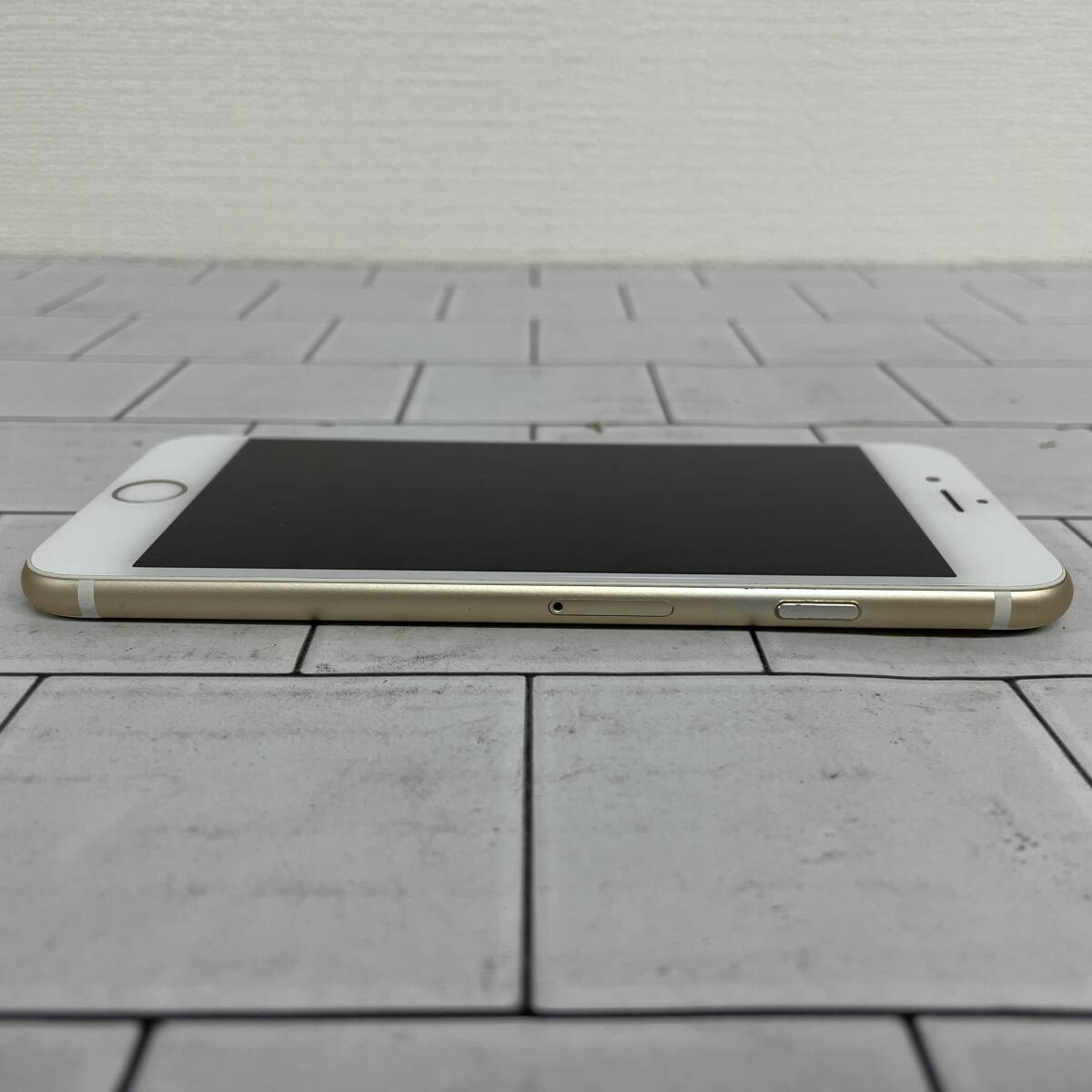 E049-M24-14 ◎ Apple iPhone6 16GB MG492J A A1586 Gold 付属品付き 通電確認済み_画像6