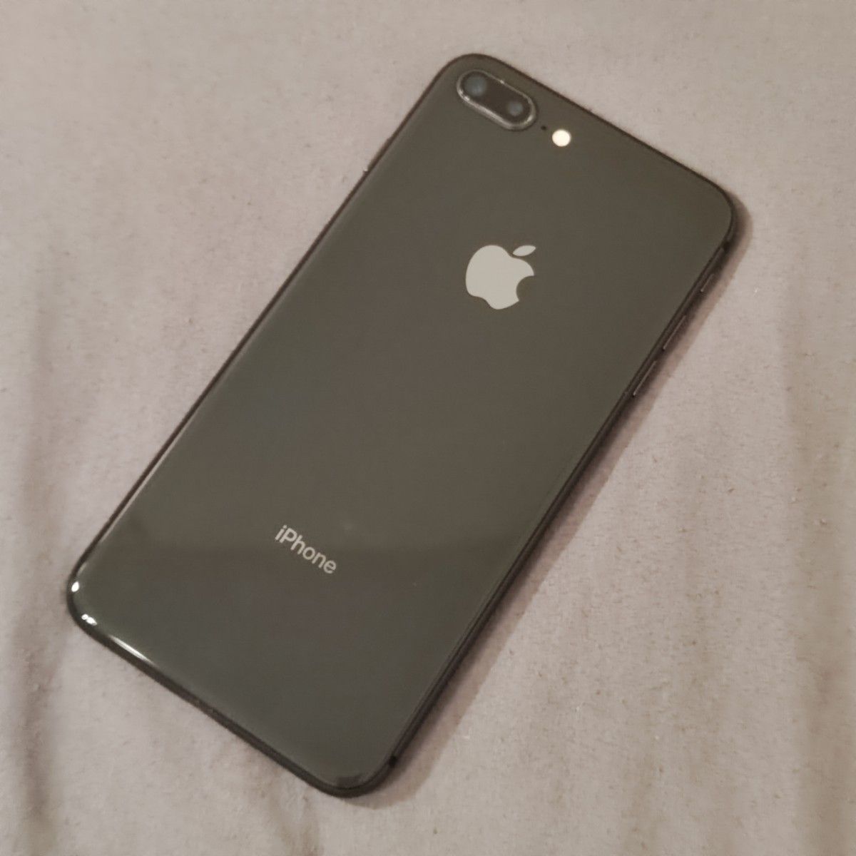 【即購入可能】 iPhone 8 Plus  スペースグレイ