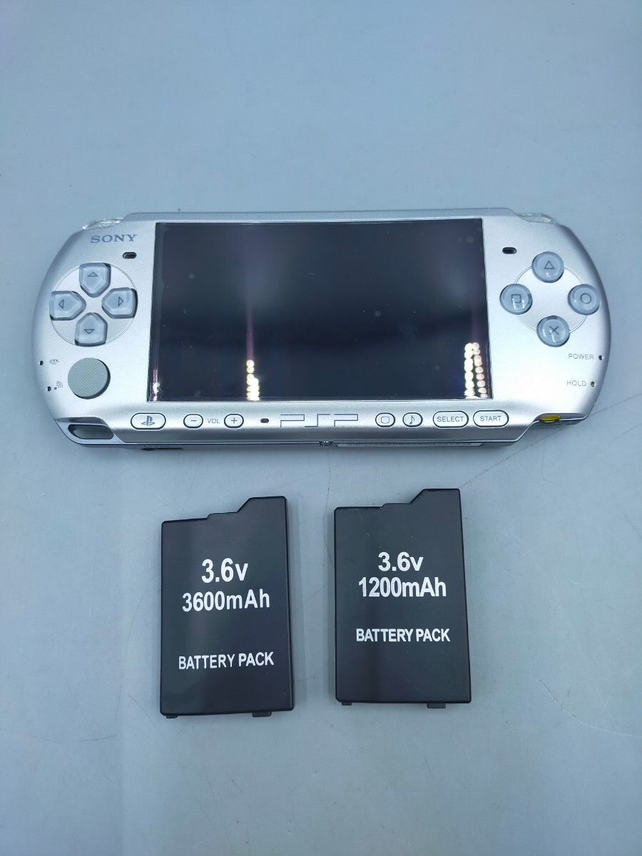 ☆SONY PSP 本体 PSP-3000 シルバー ソニー プレイステーション・ポータブル バッテリー2個の画像1