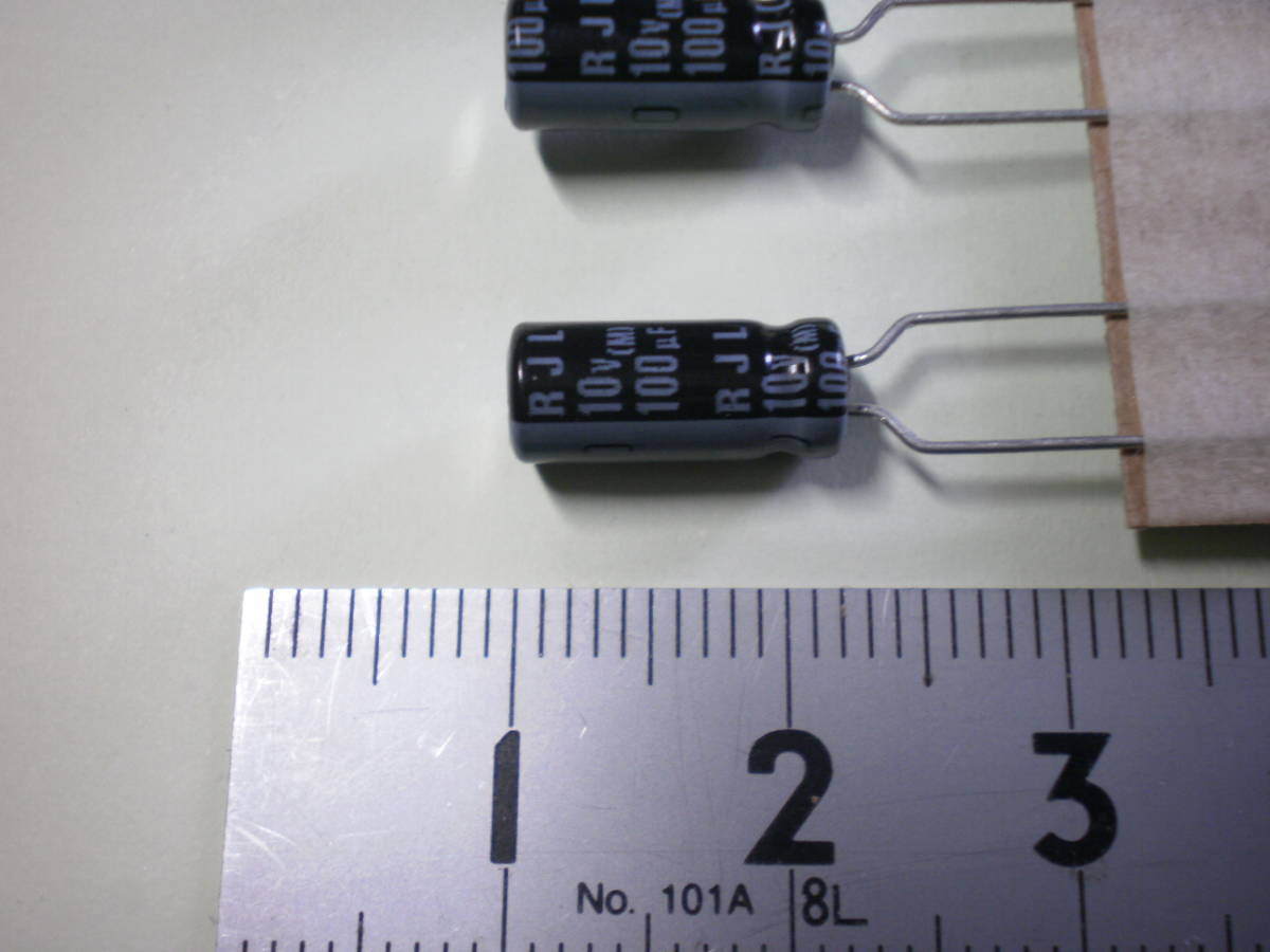 電解コンデンサー 100μF 10V 105℃　ELNA　　5個セット　未使用品　【複数セット有】【管20-1】_画像1