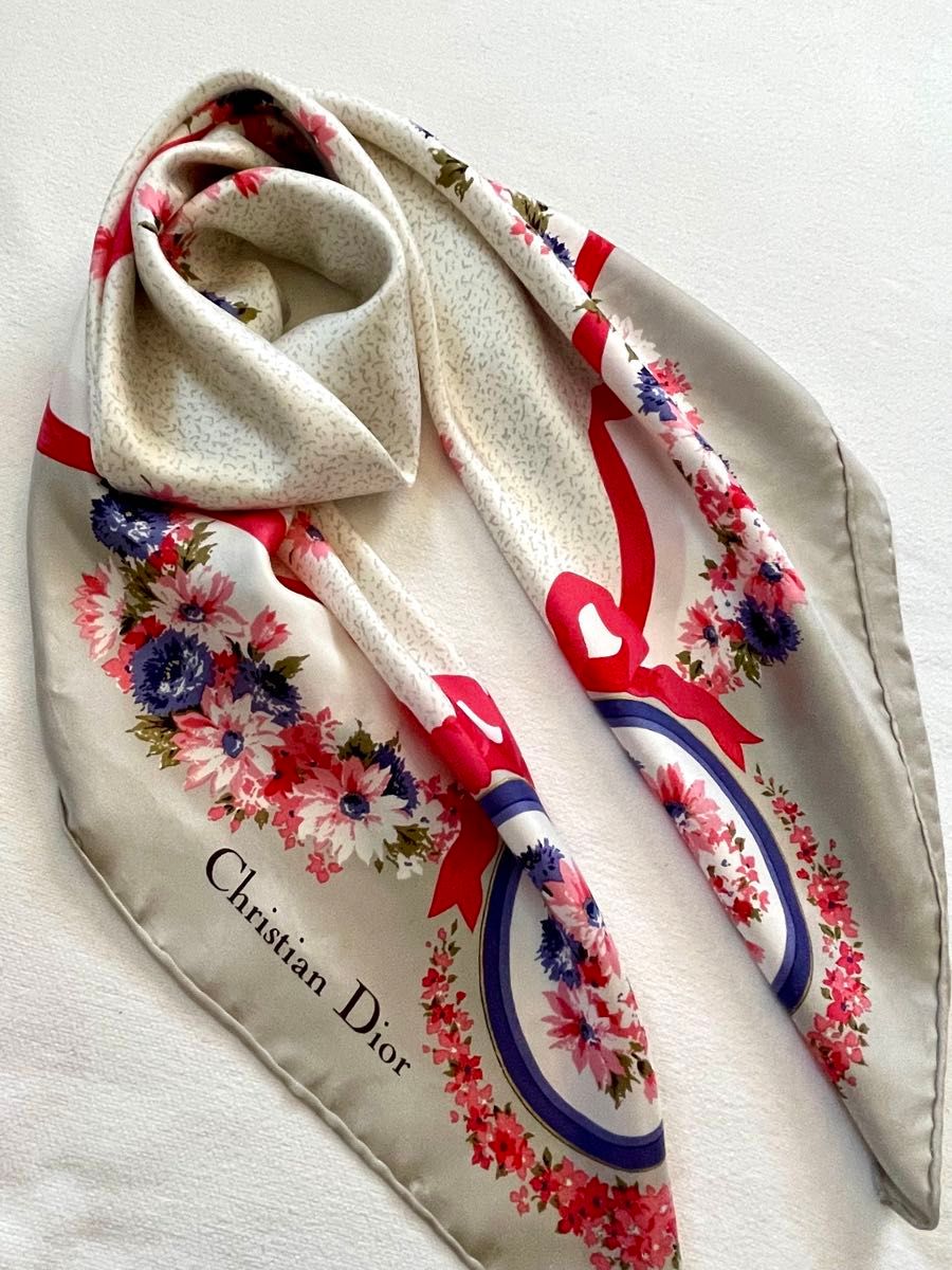 Christan Dior  シルク100 大判スカーフ　ホワイト系フラワー模様