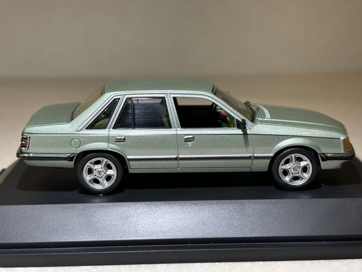  редкий модель 1/43 [ Opel Senator A] опал зеленый Schuco Limited Edition Art.- Nr.03301 после покупки хранение в помещении товар 