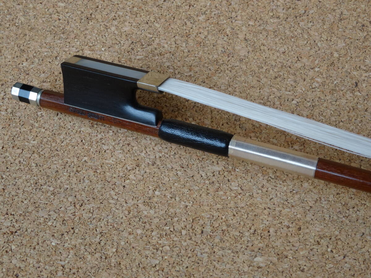 「LUBOS ODLAS (ルボス・オドラス)」 4/4 チェコ製バイオリン弓、真っ直ぐで弾きやすいフェルナンブコ材によるボウ。_毛替え後。（追加写真）