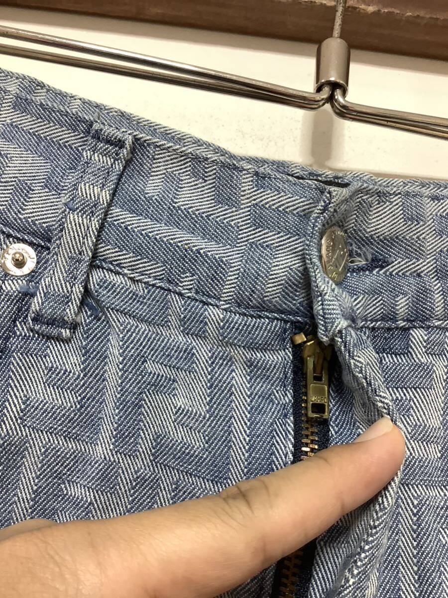 N-1278 イタリア製 FENDI JEANS フェンディジーンズ 総柄パンツ W28 ブルー系 テーパード_画像3