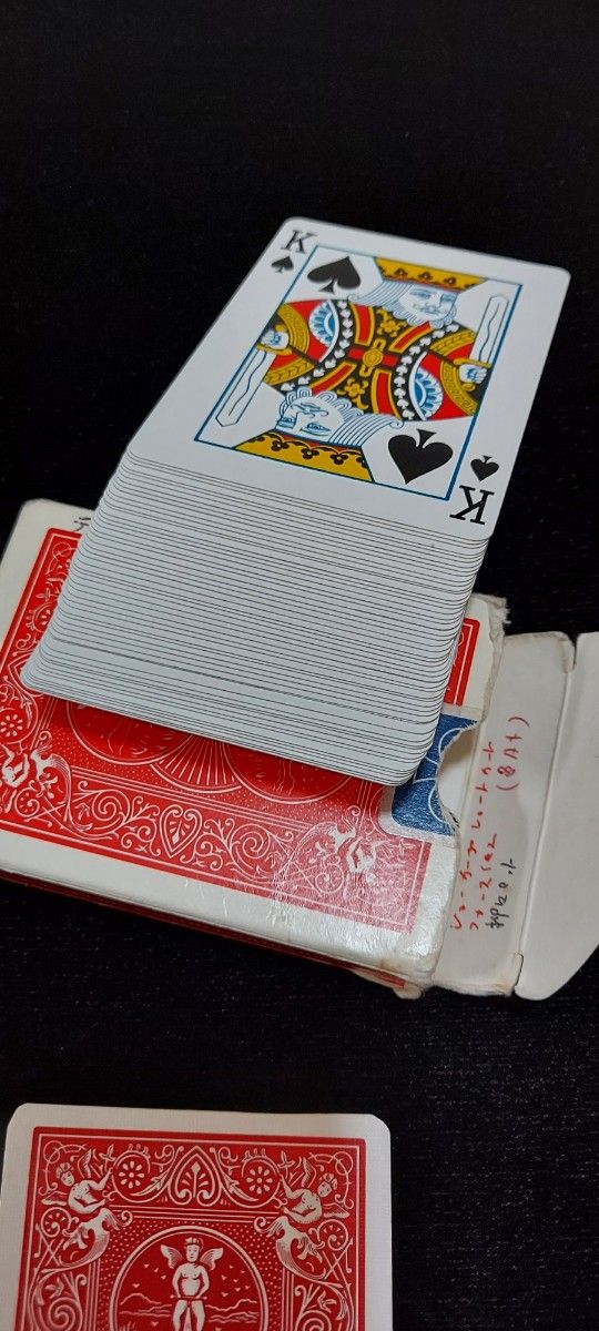 デック メモリー　 赤、　 ジョーカー が ショート カード。 ドリブル フォース 、リフル フォースの役に立ちます。