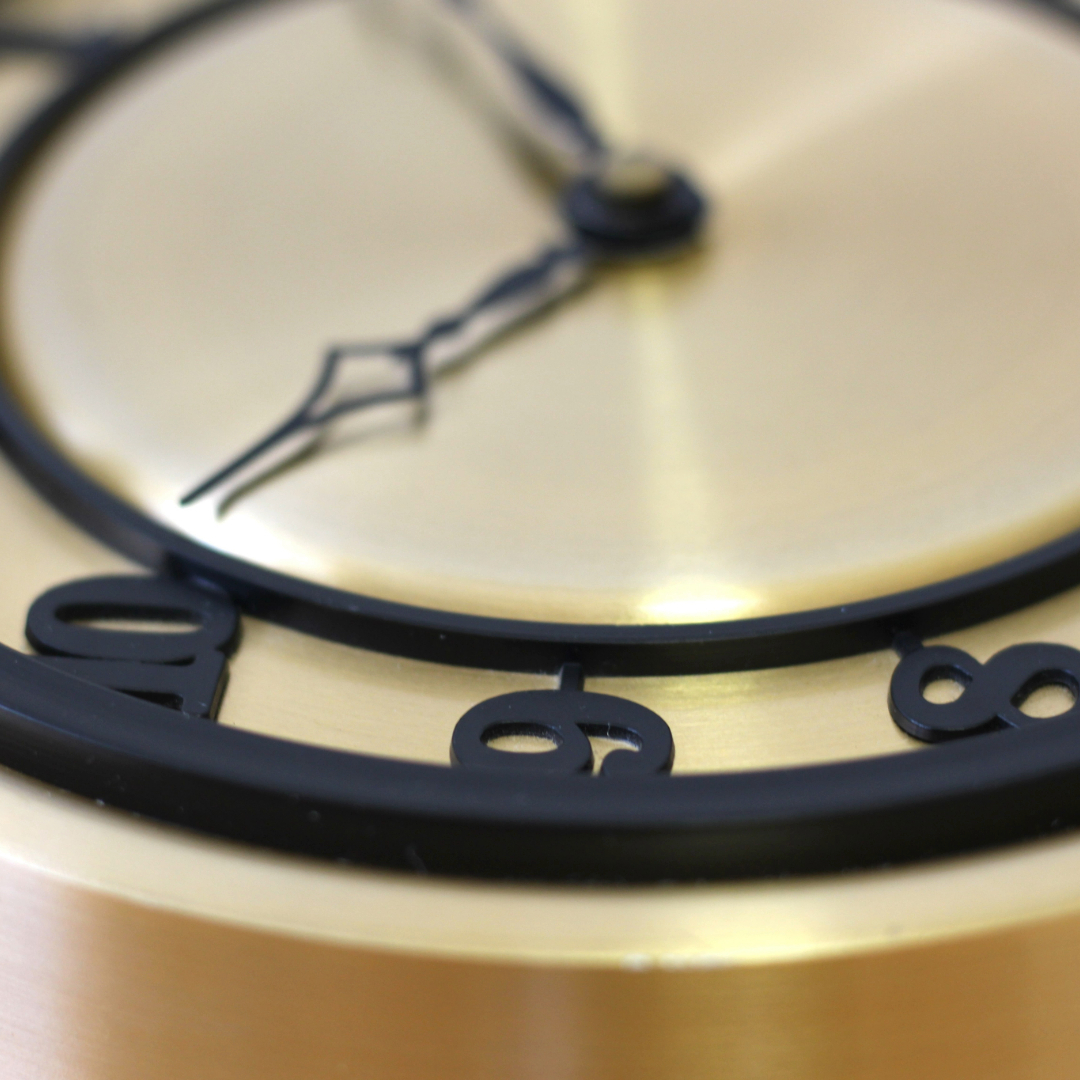 【完動品】西ドイツ ヴィンテージ時計　1949-1990年　金属製 ゴールドの時計　レトロ アンティーク　HECHINGER QUARTZ TIME WEST Germany_画像7