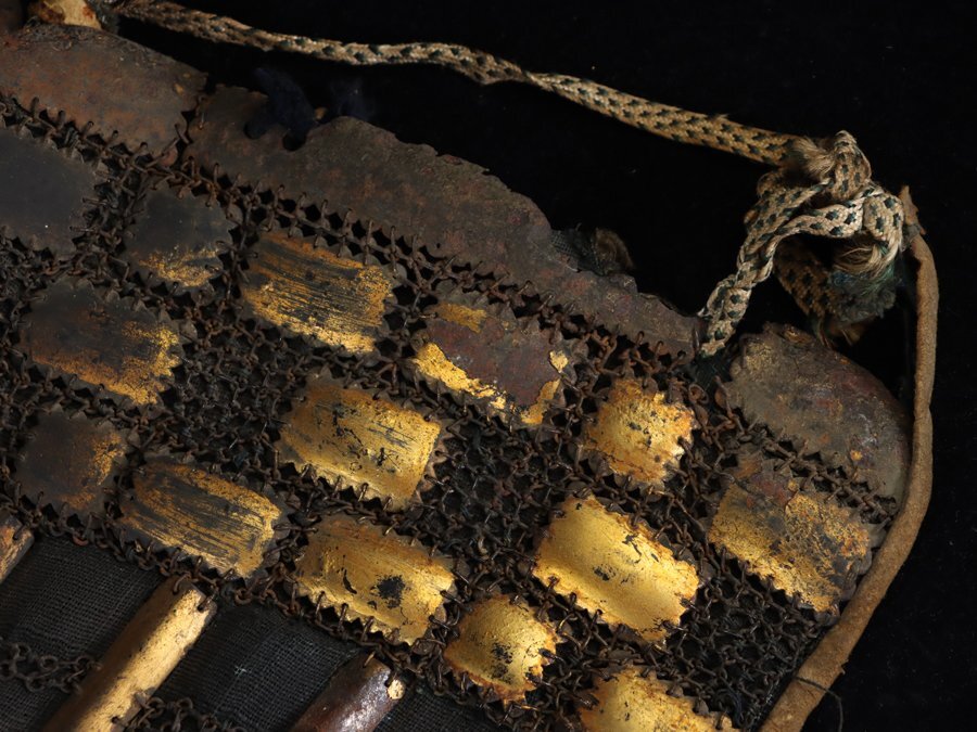 魁◆名家蔵出 うぶ品 本物保証 江戸初期期 古鉄地鎧甲冑金袖 古鉄地鎖古作時代の希少作の画像3