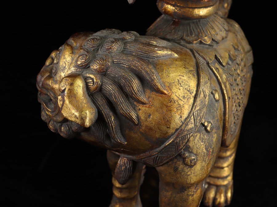 .* temple .. image origin . job sama old warehouse goods genuine article guarantee era old work tree carving .. bodhisattva . gold image height 31. weight 1950g pair. long lion god ... era .!