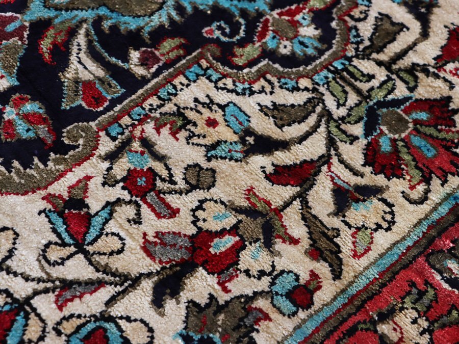 魁◆百貨店購入品 最高級ペルシャ絨毯 イラン クム産 シルク100% 細密手織り72万ノット 80×50㎝ メダリオン絨毯_画像5
