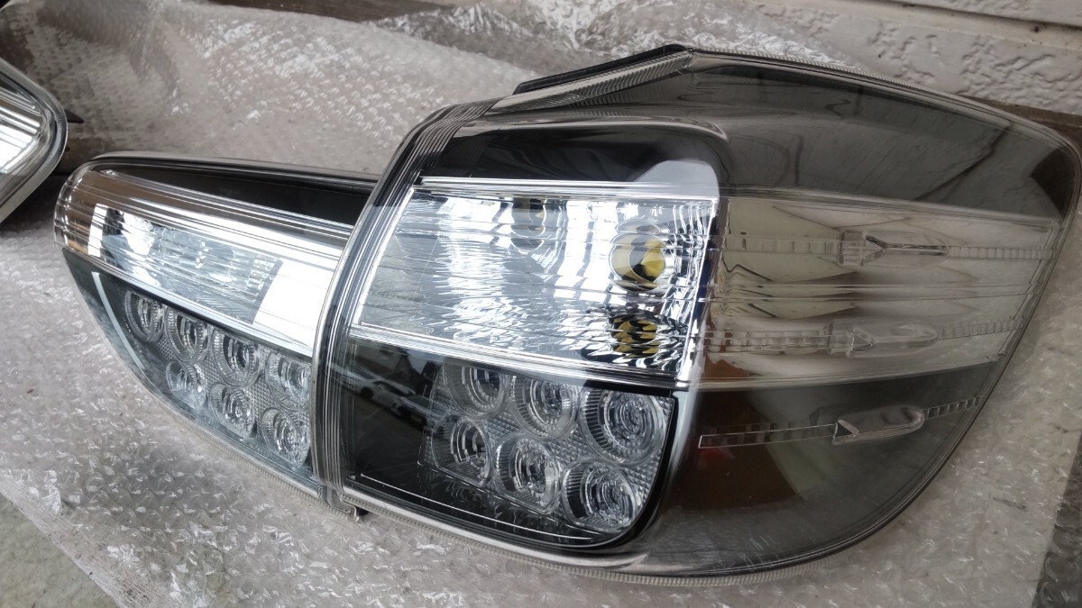 美品 ウィッシュ 20系 純正 後期 LED テールライト 1台分セット 美品 ウィッシュ 20系 純正 後期 LED テールライト 1台分セット
