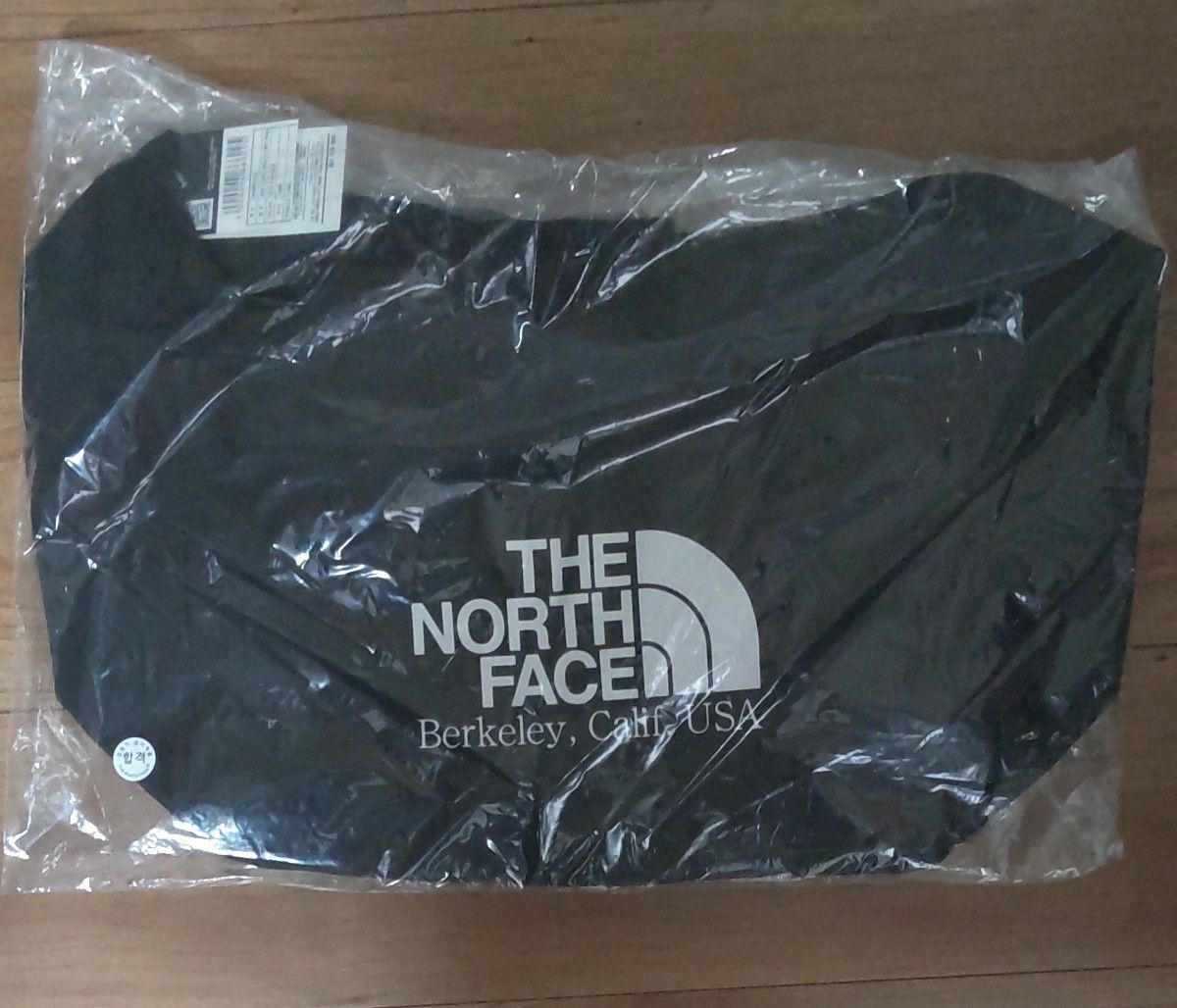 【新品タグ付き】ノースフェイス　ビッグロゴ　ショルダーバッグ　ブラック　黒　韓国正規品