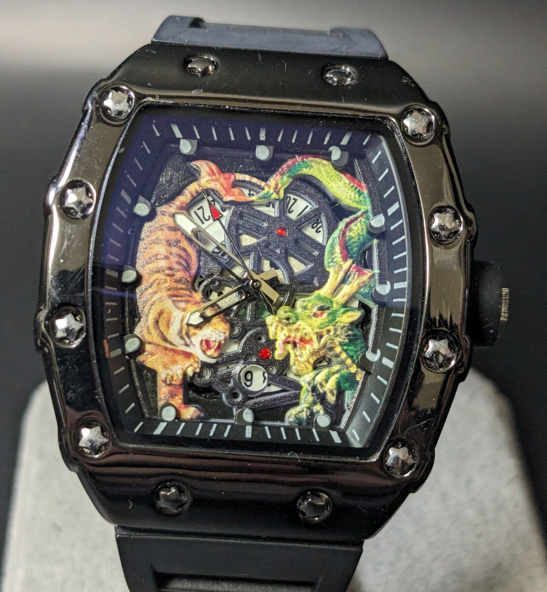 新品 腕時計 リシャールミルtype クオーツ オマージュウォッチ ラバー トノー ブラック タイガー ドラゴン_画像4