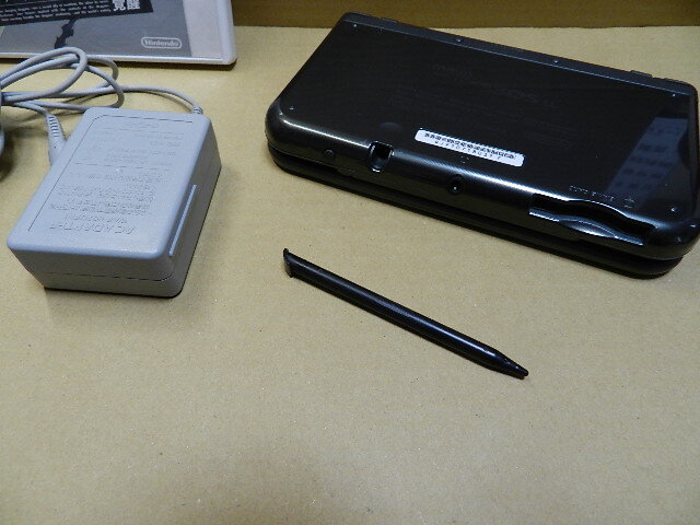 ☆ Nintendo/任天堂 New 3DS LL 美品 充電器・タッチペン付き ※おまけつき_画像8