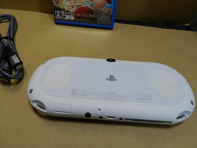 ☆ SONY/ソニー PlayStation Vita 本体 PCH-2000 ホワイト系※おまけ付き_画像3