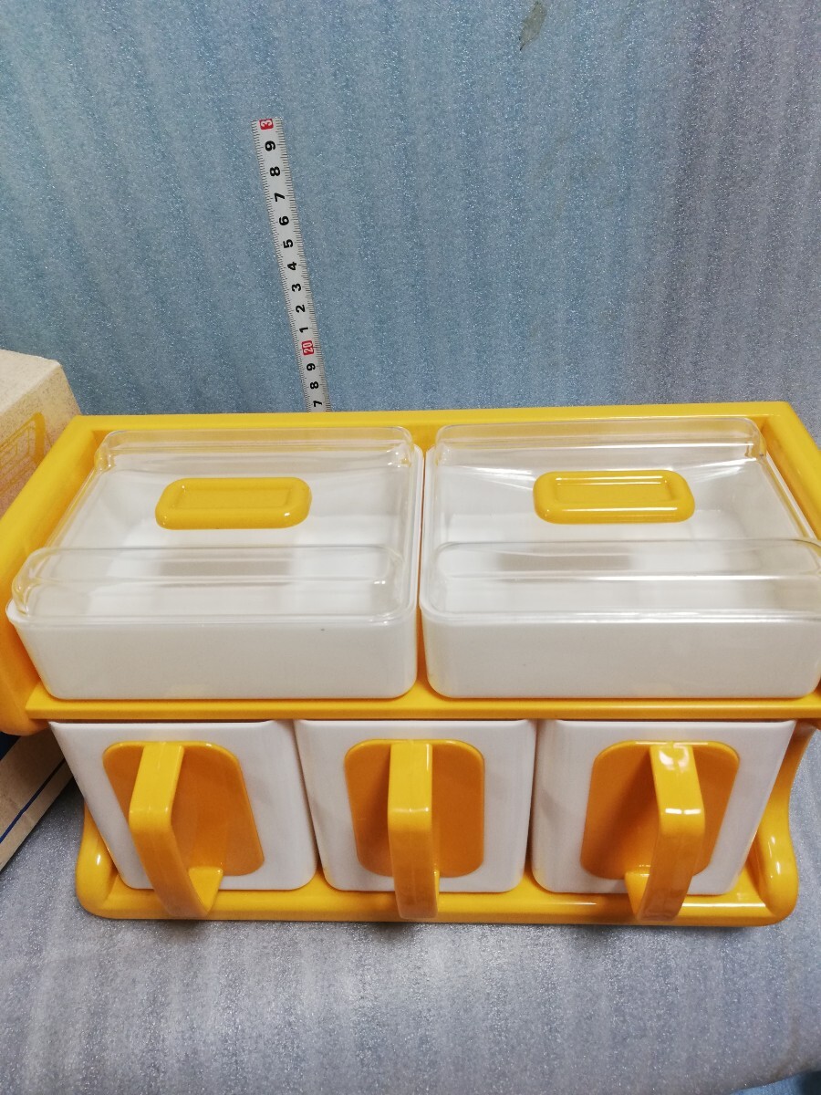 K5201.[ не использовался ] неиспользуемый товар Showa Retro подлинная вещь кухня контейнер для приправы желтый с коробкой /100