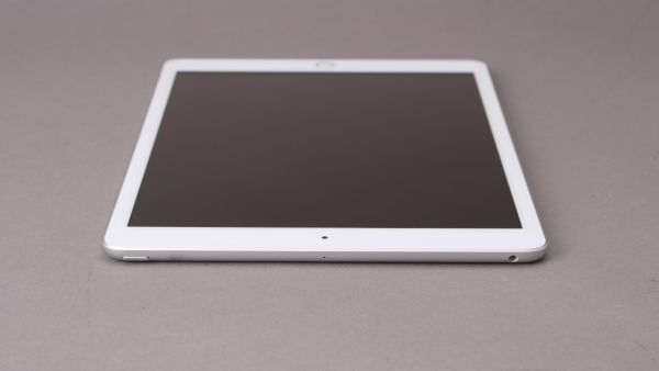 iPad 第8世代 32GB Wi-Fiモデル　MYLA2J/A Apple iPad 10.2インチ 第8世代 Wi-Fi 32GB 2020年秋モデル