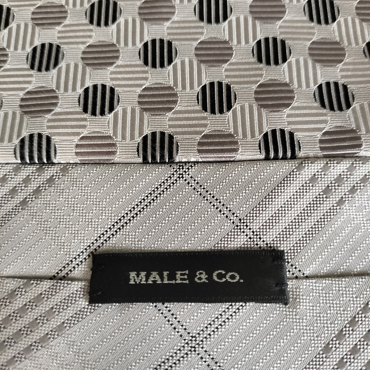 MALE&Co.(メイルアンドコー)グレーチェックドットネクタイ　ツインタイ_画像1