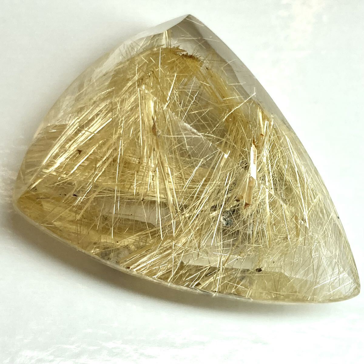 大粒!!●天然ルチレィテッドクォーツ83.854ct●m 約37.36×30.14mm ルース 裸石 rutilequartz ルチル ソーティング付 宝石 ジュエリー n_画像2