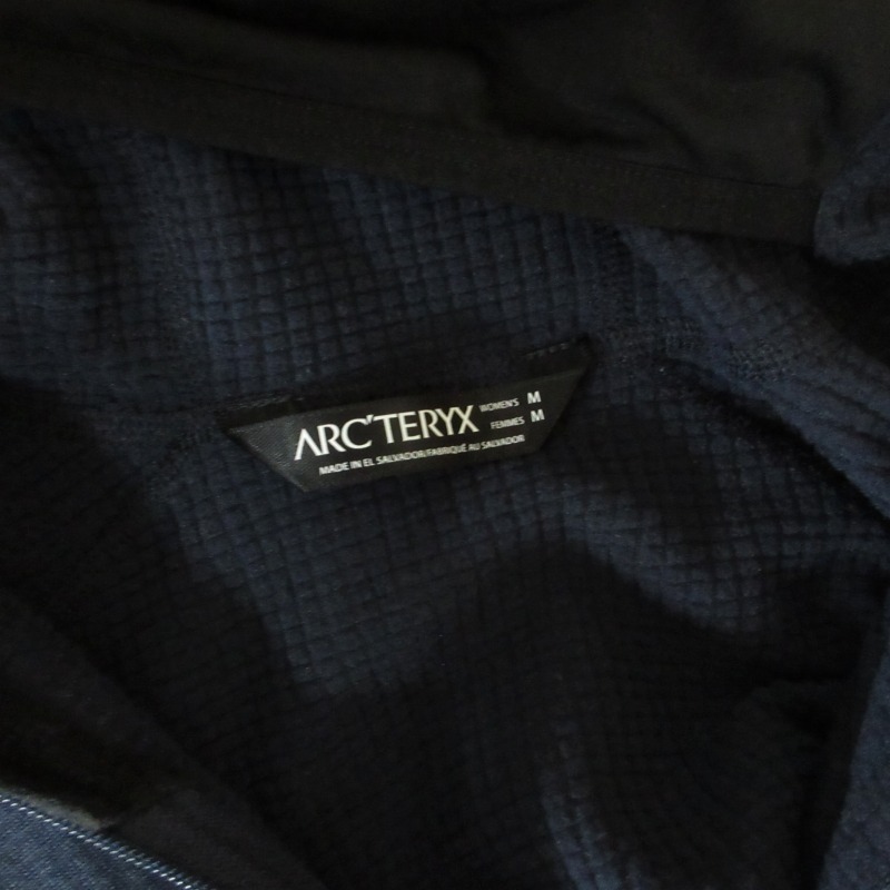 アークテリクス ARC'TERYX 美品 ハーフジップ パーカー フーディ プルオーバー UVカット ロゴプリント ストレッチ有 19601 長袖 紺 M STK_画像8