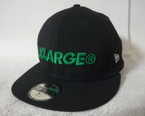 良品　NEWERA　ニューエラ　XLARGE　エクストララージ　ブラック　グリーン　英字ロゴ　キャップ　帽子　メンズ_画像1